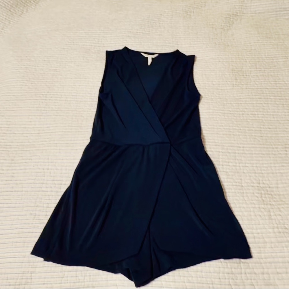 BCBGeneration navy blue mini romper, sz xs, v neck with snap, barely used